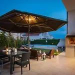 Apartment Tihi *
