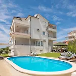 Apartment Tihi Vodice