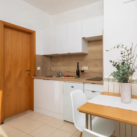 Apartment Tihi Vodice