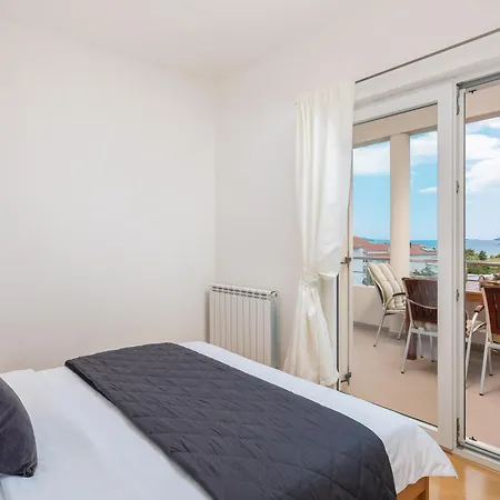 Tihi Apartment
