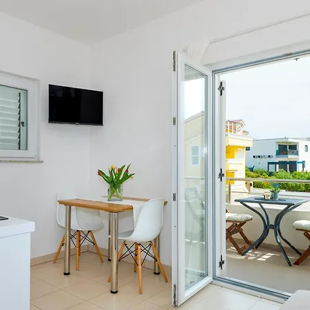 Apartment Tihi Vodice